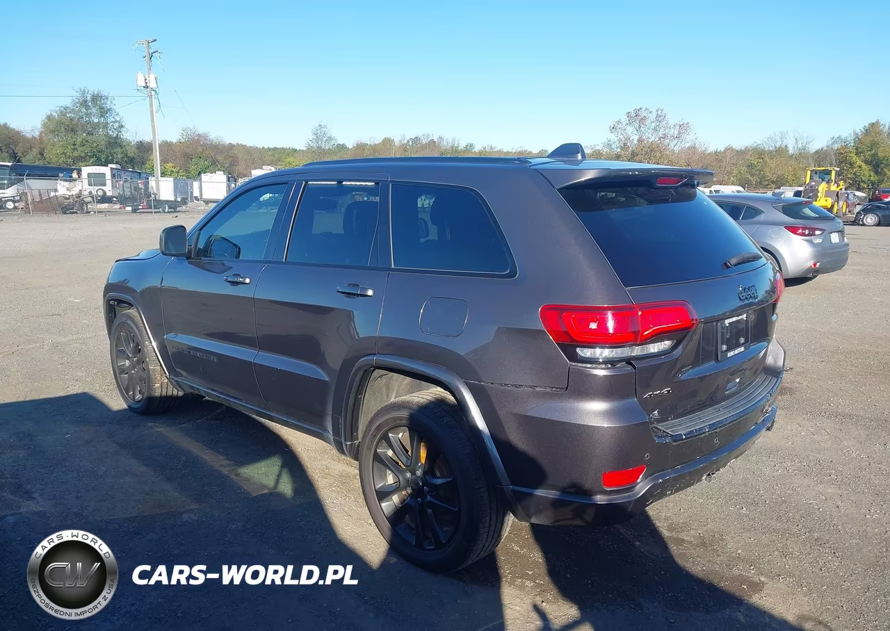 2018 Jeep Grand Cherokee Altitude 4X4 VIN:1C4RJFAG3JC225936 - 3
