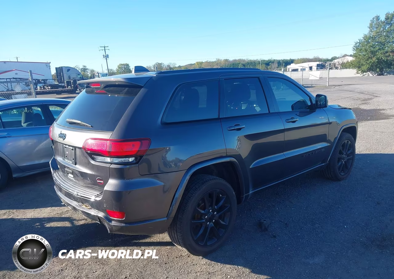 2018 Jeep Grand Cherokee Altitude 4X4 VIN:1C4RJFAG3JC225936 - 4