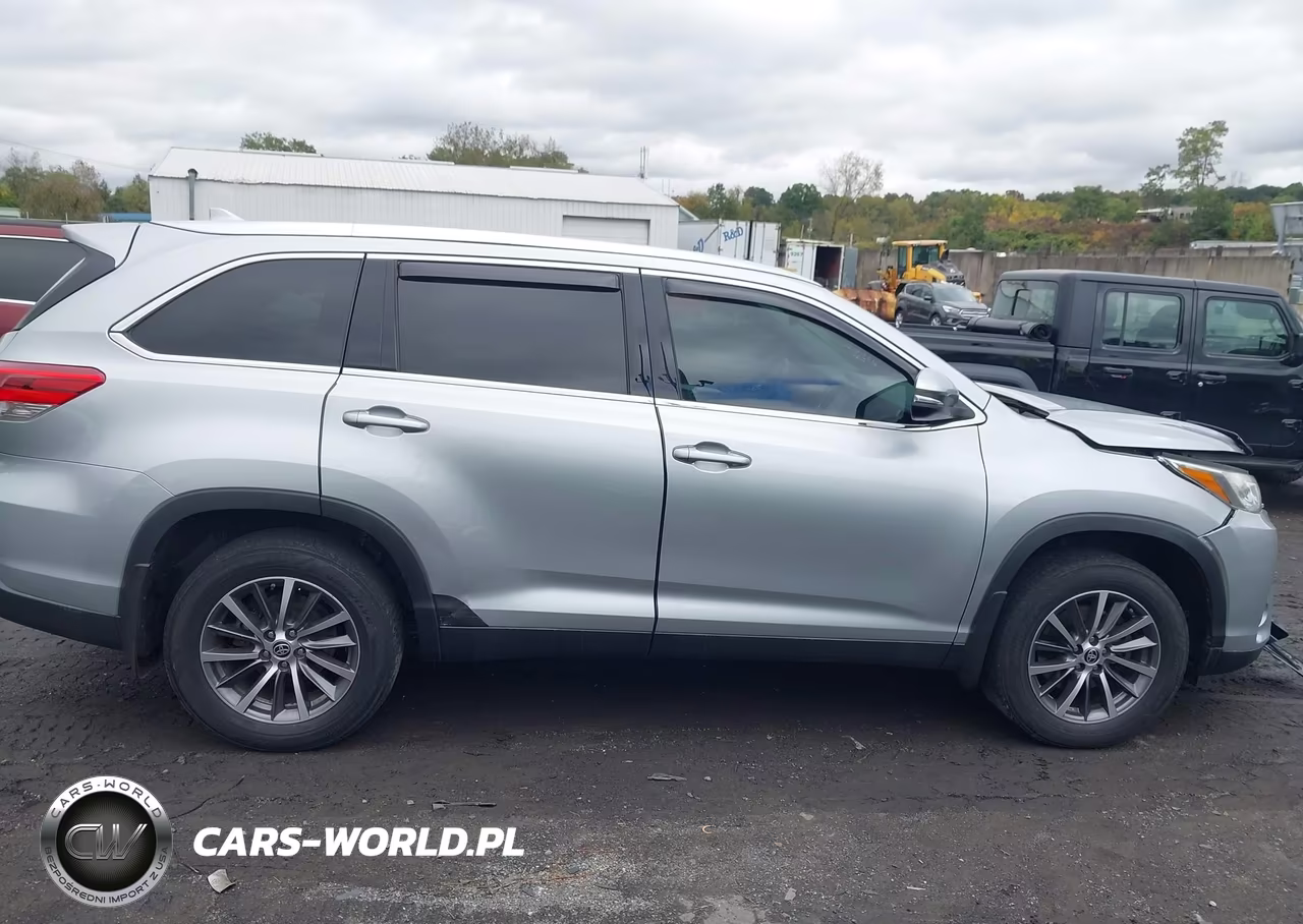 2019 Toyota Highlander Xle VIN:5TDJZRFH0KS626384 - 13