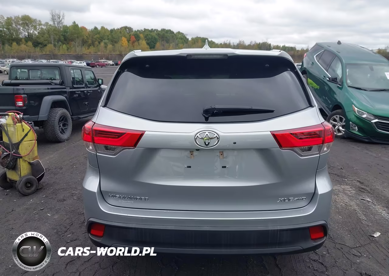 2019 Toyota Highlander Xle VIN:5TDJZRFH0KS626384 - 16