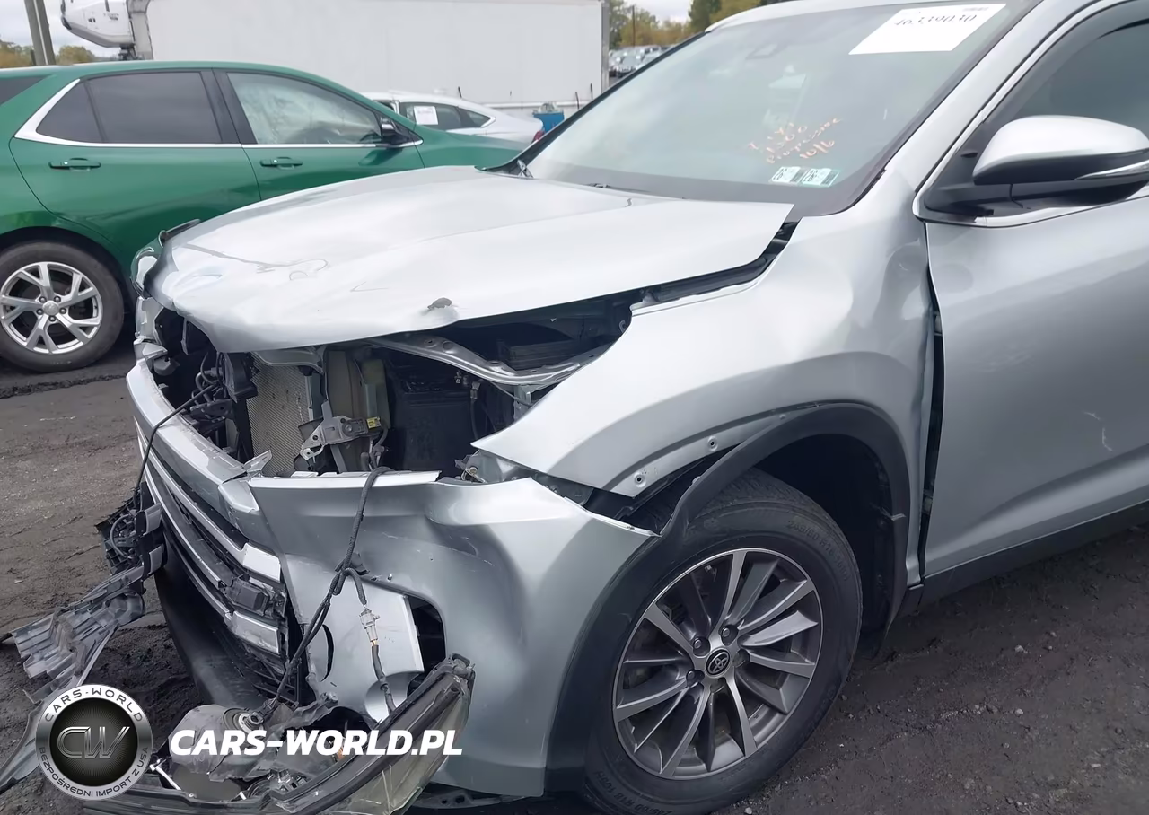 2019 Toyota Highlander Xle VIN:5TDJZRFH0KS626384 - 18