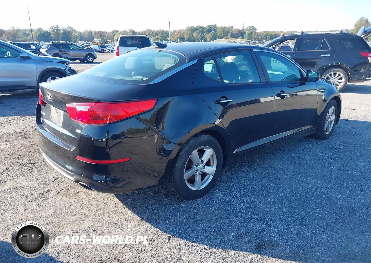 2015 Kia Optima Lx VIN:5XXGM4A78FG389662 - 4