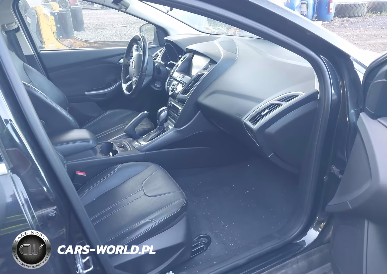2014 Ford Focus Titanium VIN:1FADP3N23EL446132 - 5