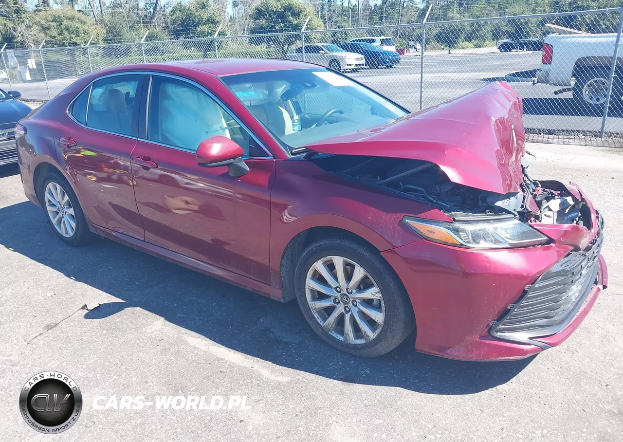 2018 Toyota Camry Le VIN:4T1B11HKXJU536204 - 1