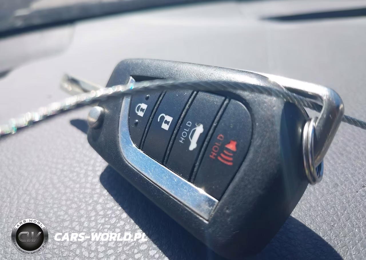 2018 Toyota Camry Le VIN:4T1B11HKXJU536204 - 11