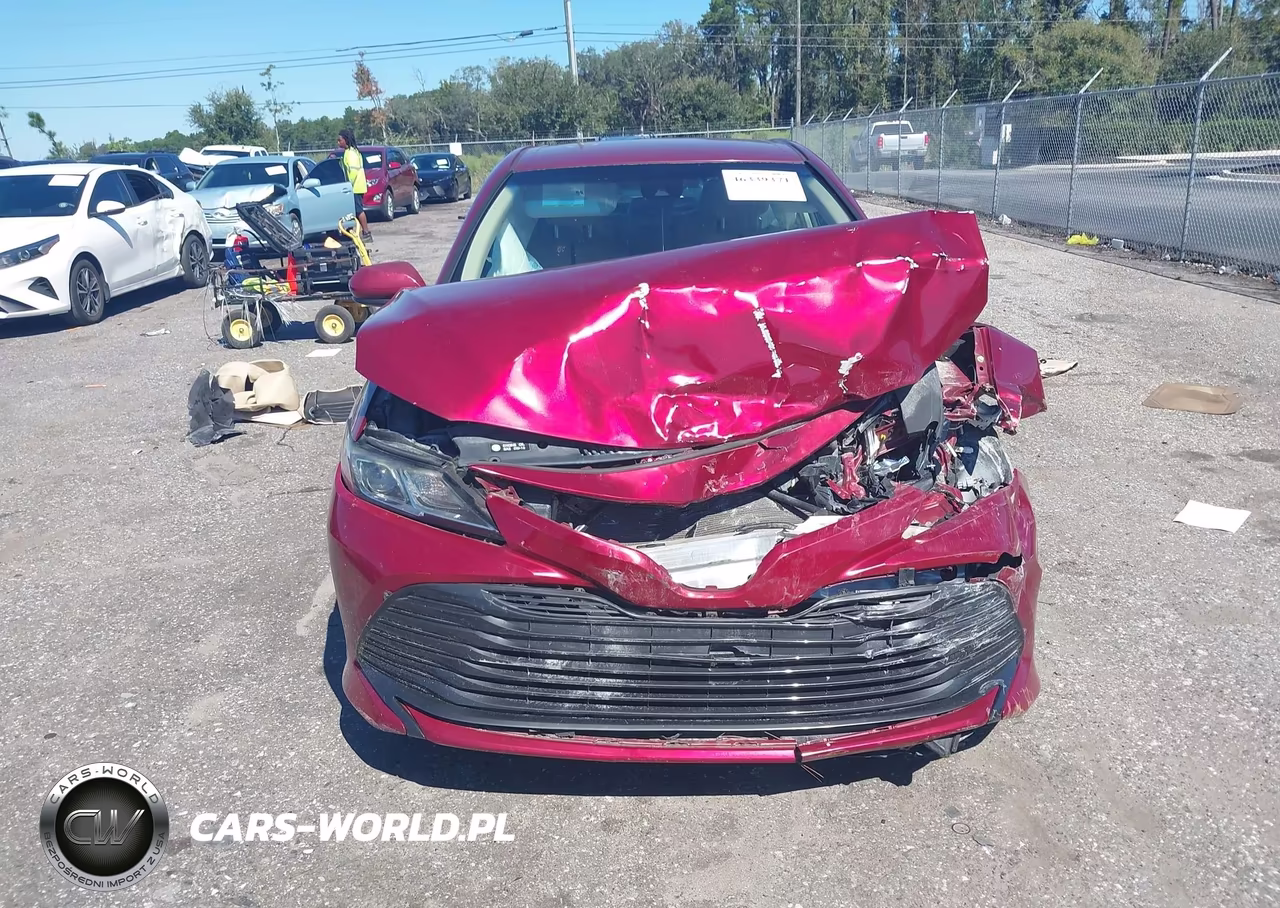 2018 Toyota Camry Le VIN:4T1B11HKXJU536204 - 12