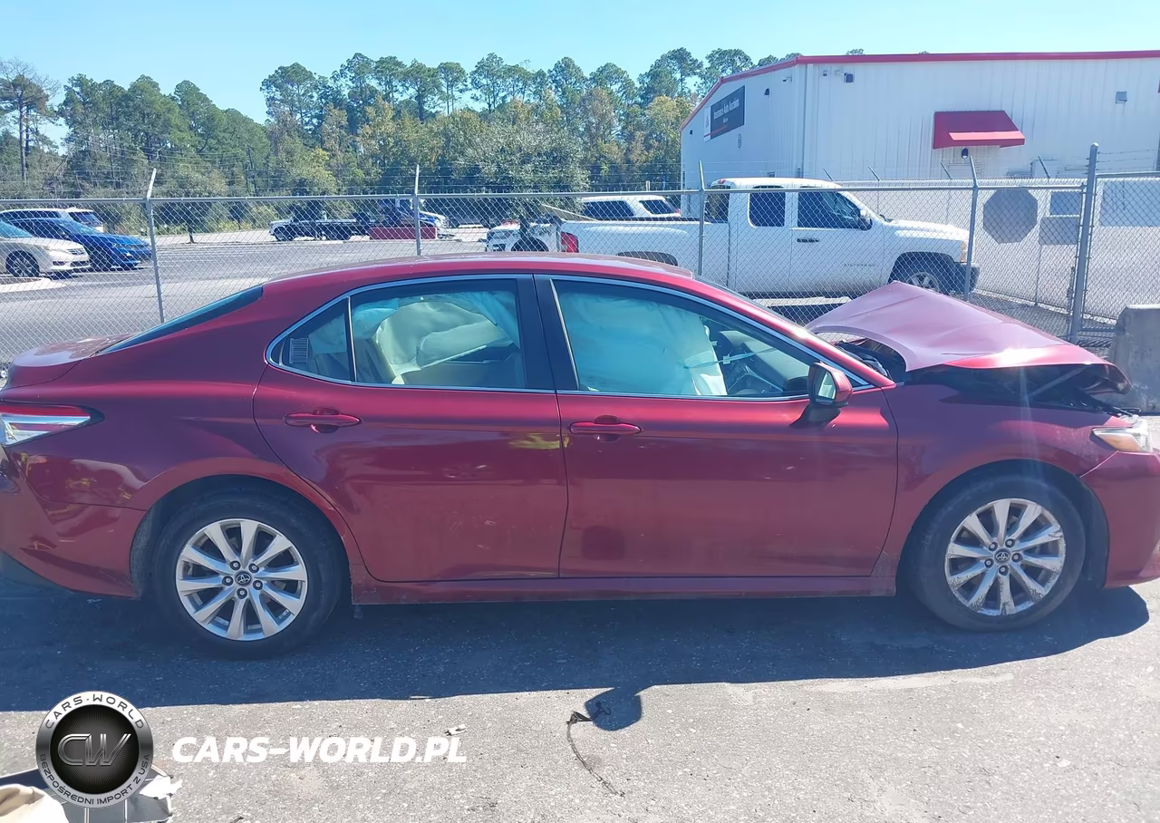 2018 Toyota Camry Le VIN:4T1B11HKXJU536204 - 13
