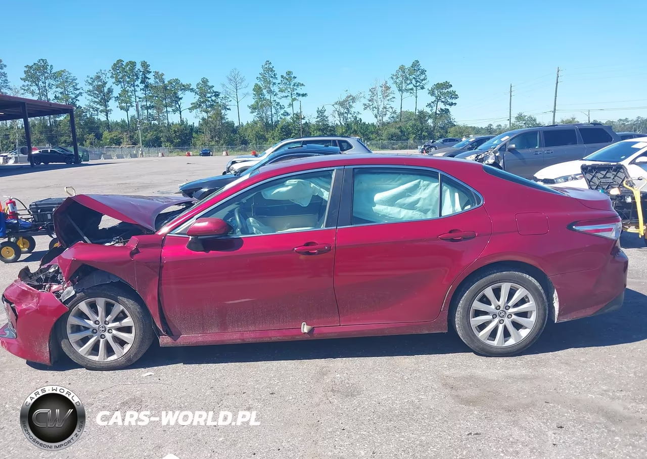 2018 Toyota Camry Le VIN:4T1B11HKXJU536204 - 14