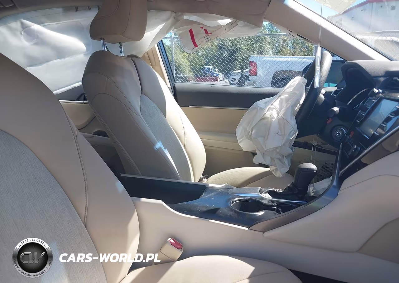 2018 Toyota Camry Le VIN:4T1B11HKXJU536204 - 5