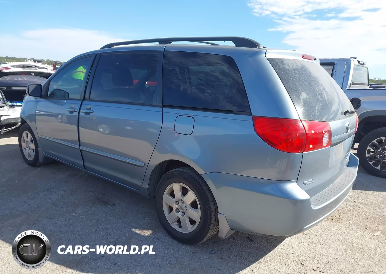 2010 Toyota Sienna Le VIN:5TDKK4CCXAS303379 - 3