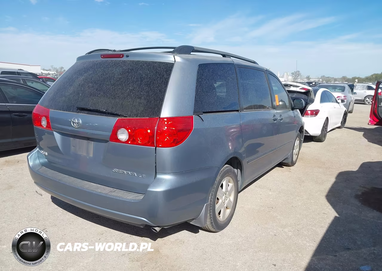 2010 Toyota Sienna Le VIN:5TDKK4CCXAS303379 - 4