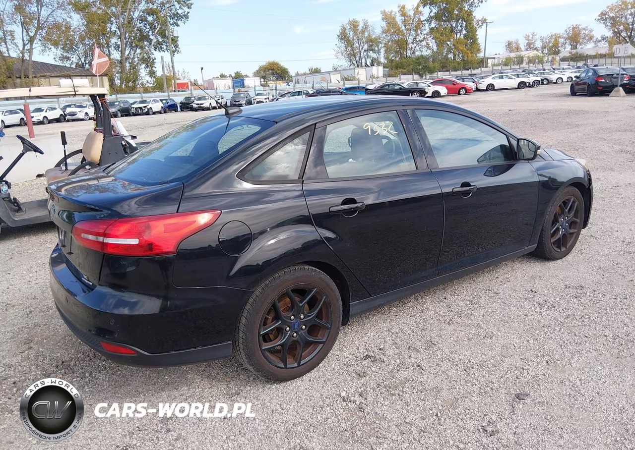 2016 Ford Focus Se VIN:1FADP3F29GL311724 - 4