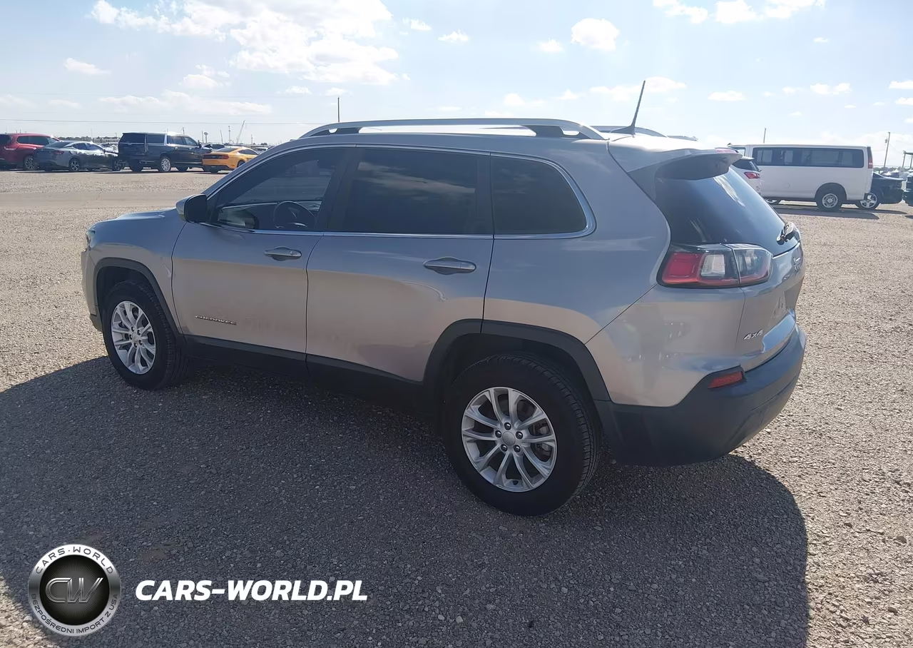 2019 Jeep Cherokee Latitude 4X4 VIN:1C4PJMCB5KD440369 - 3