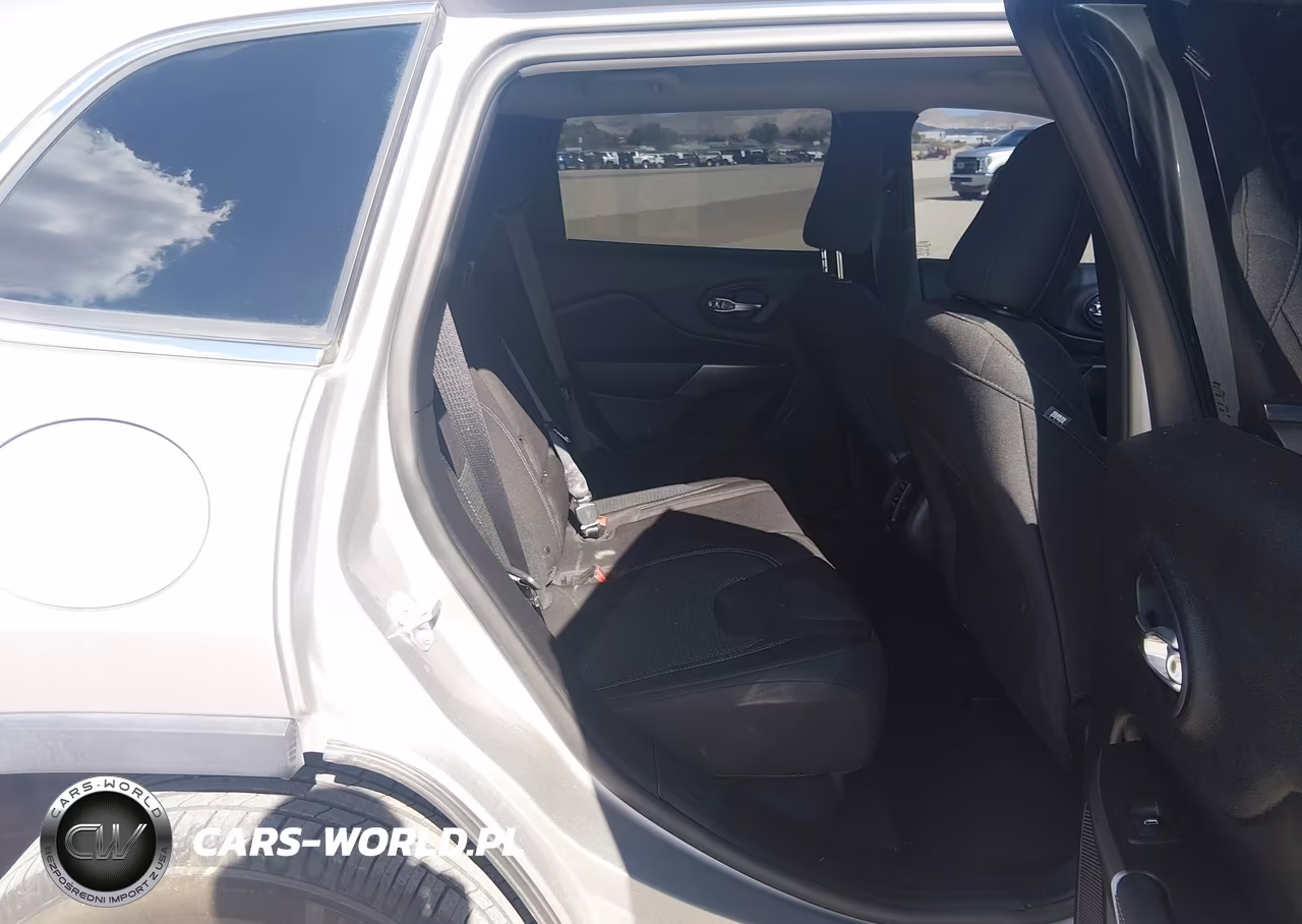 2019 Jeep Cherokee Latitude 4X4 VIN:1C4PJMCB5KD440369 - 8