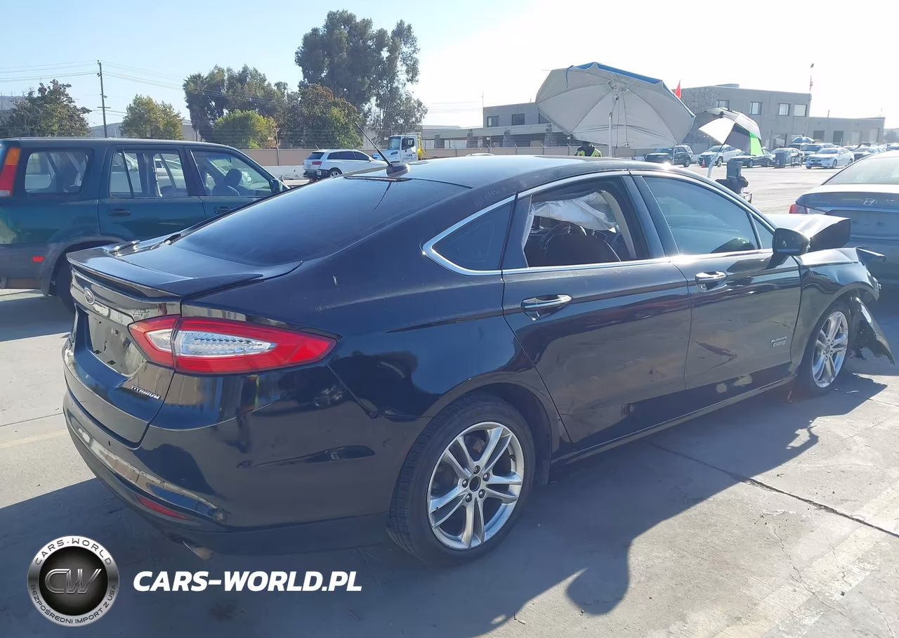 2016 Ford Fusion Energi Titanium VIN:3FA6P0SU8GR187221 - 4