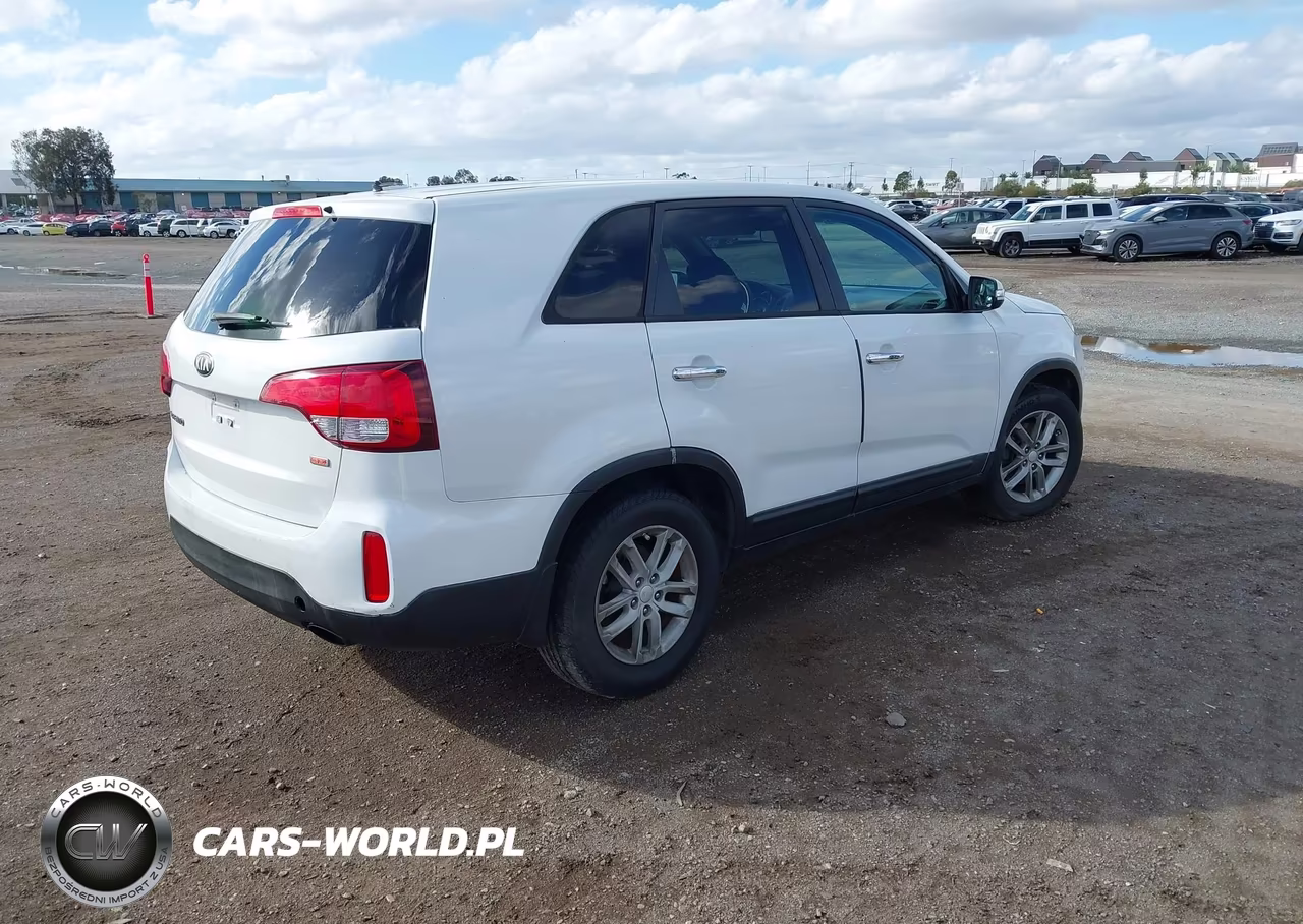 2014 Kia Sorento Lx VIN:5XYKT3A63EG426075 - 4
