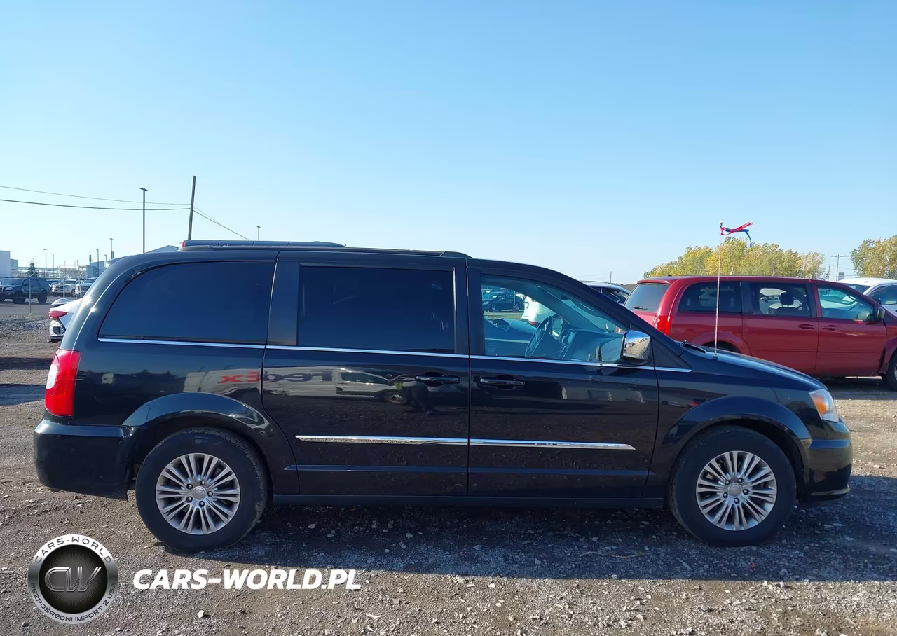 2015 Chrysler Town & Country Touring-L VIN:2C4RC1CG9FR531791 - 13