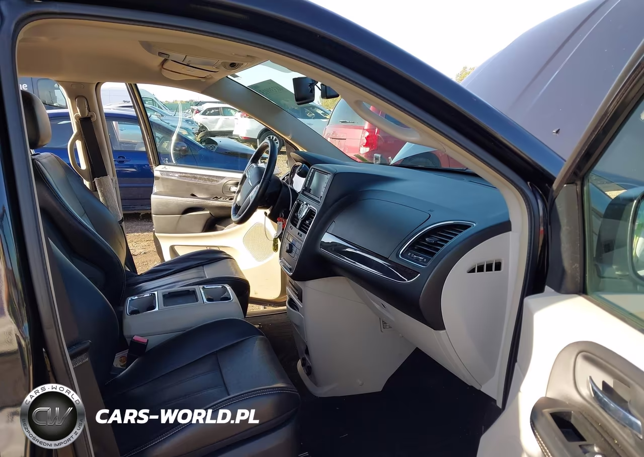 2015 Chrysler Town & Country Touring-L VIN:2C4RC1CG9FR531791 - 5