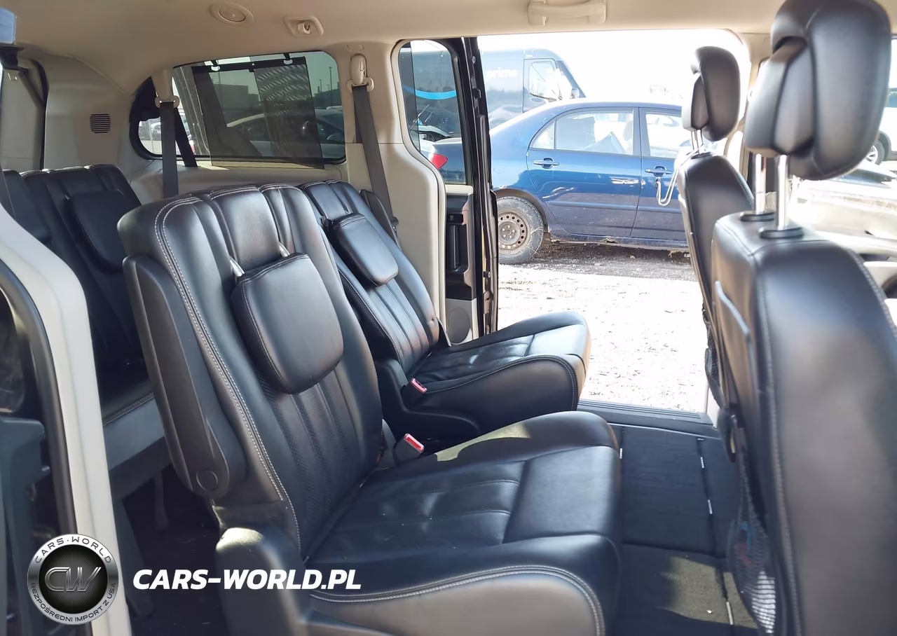 2015 Chrysler Town & Country Touring-L VIN:2C4RC1CG9FR531791 - 8