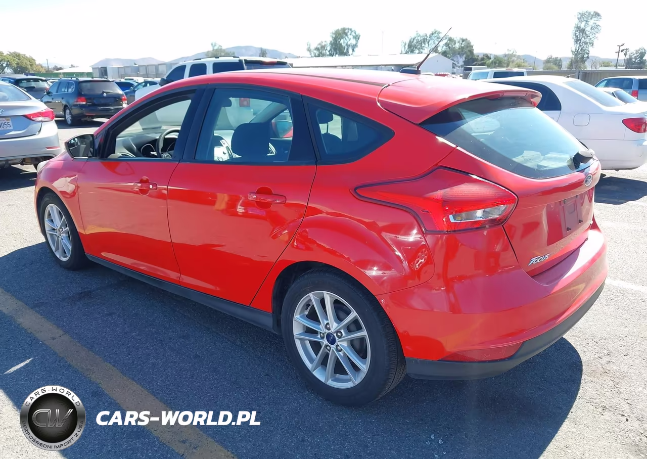 2016 Ford Focus Se VIN:1FADP3K27GL383897 - 3