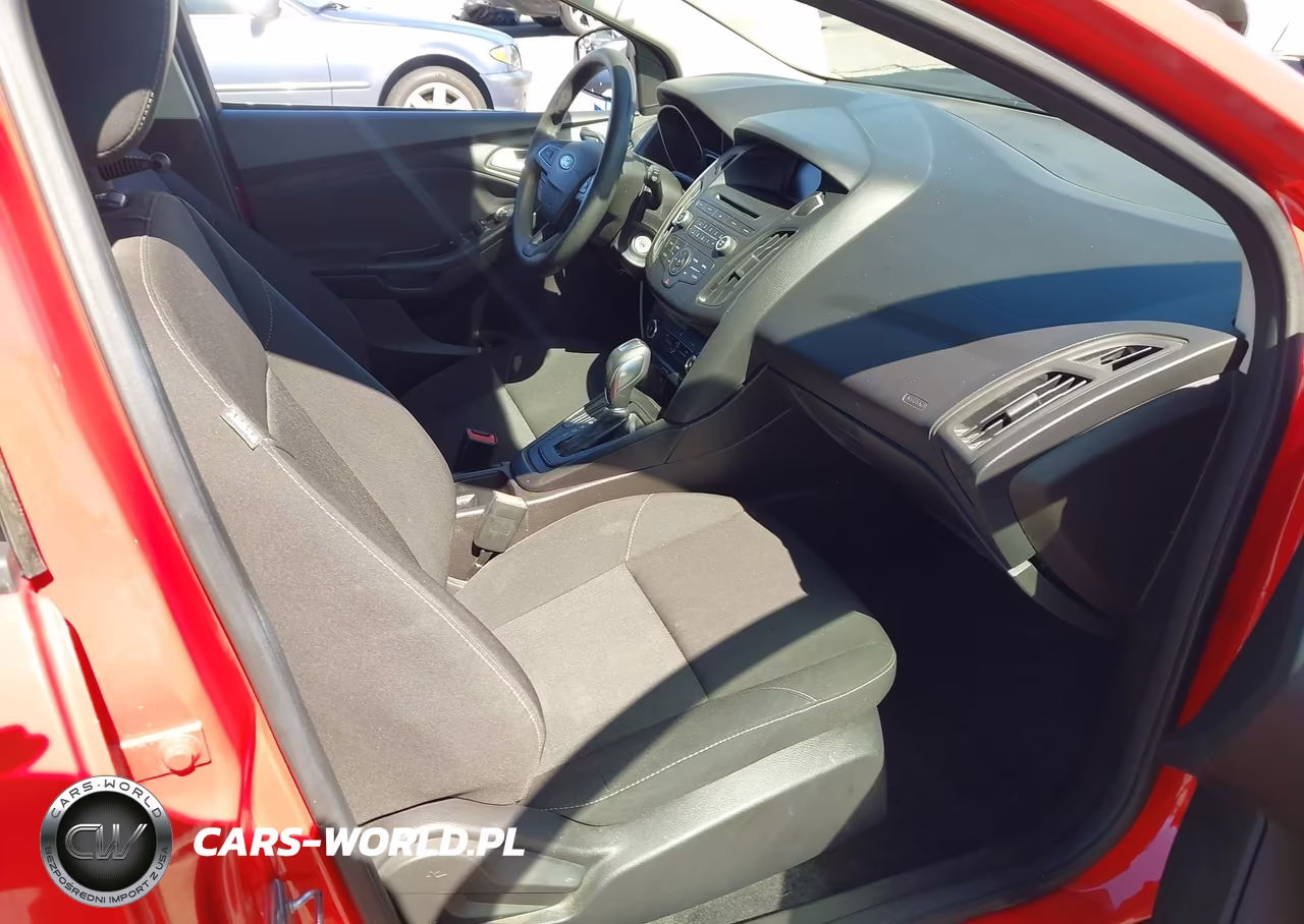 2016 Ford Focus Se VIN:1FADP3K27GL383897 - 5