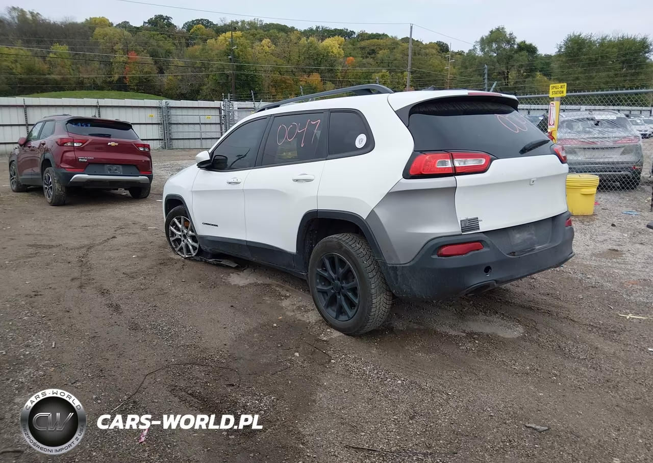 2015 Jeep Cherokee Latitude VIN:1C4PJLCS3FW737760 - 3