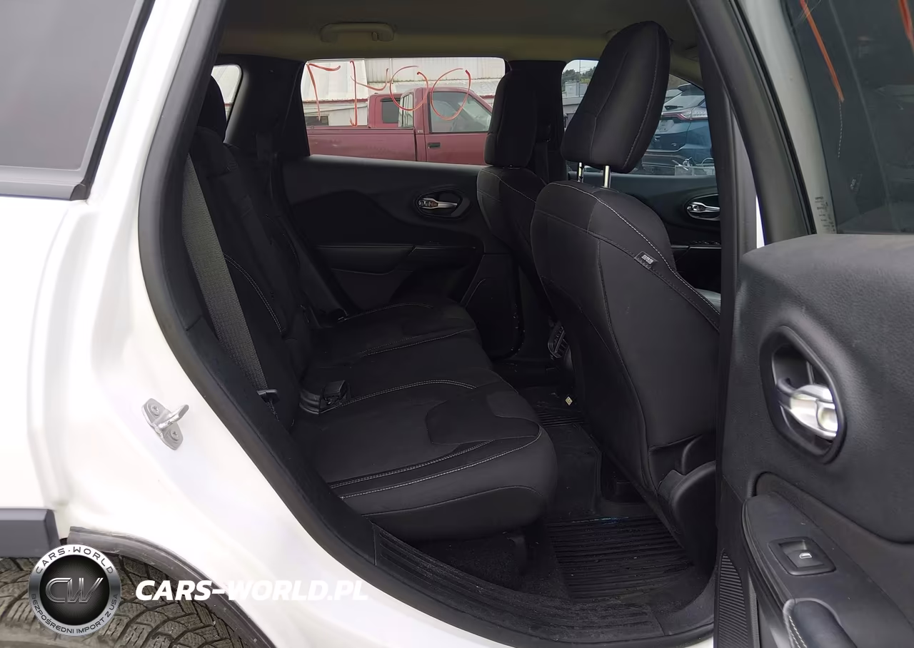 2015 Jeep Cherokee Latitude VIN:1C4PJLCS3FW737760 - 8