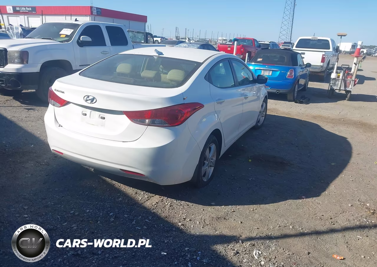 2013 Hyundai Elantra Gls VIN:5NPDH4AE5DH398391 - 4