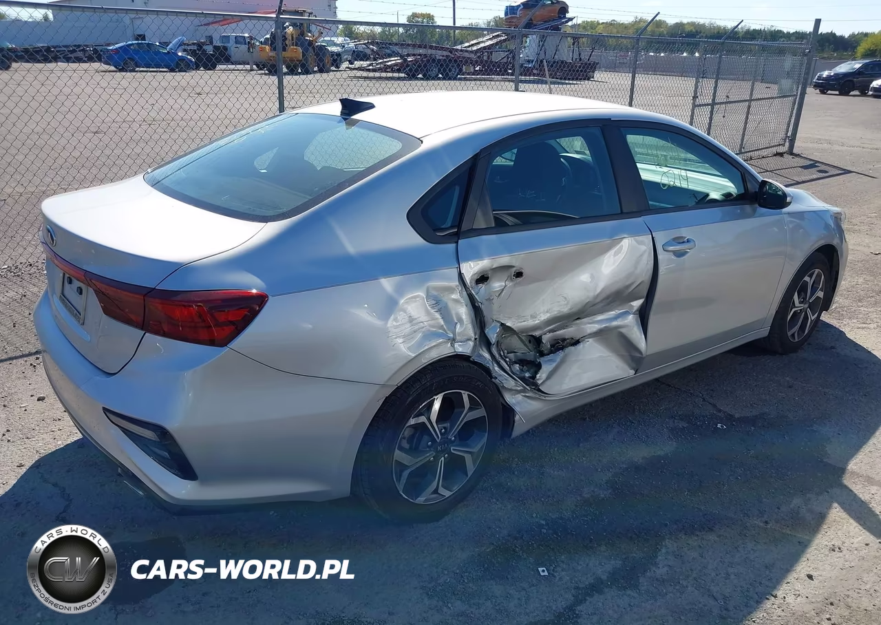 2019 Kia Forte Lxs VIN:3KPF24AD4KE037995 - 4