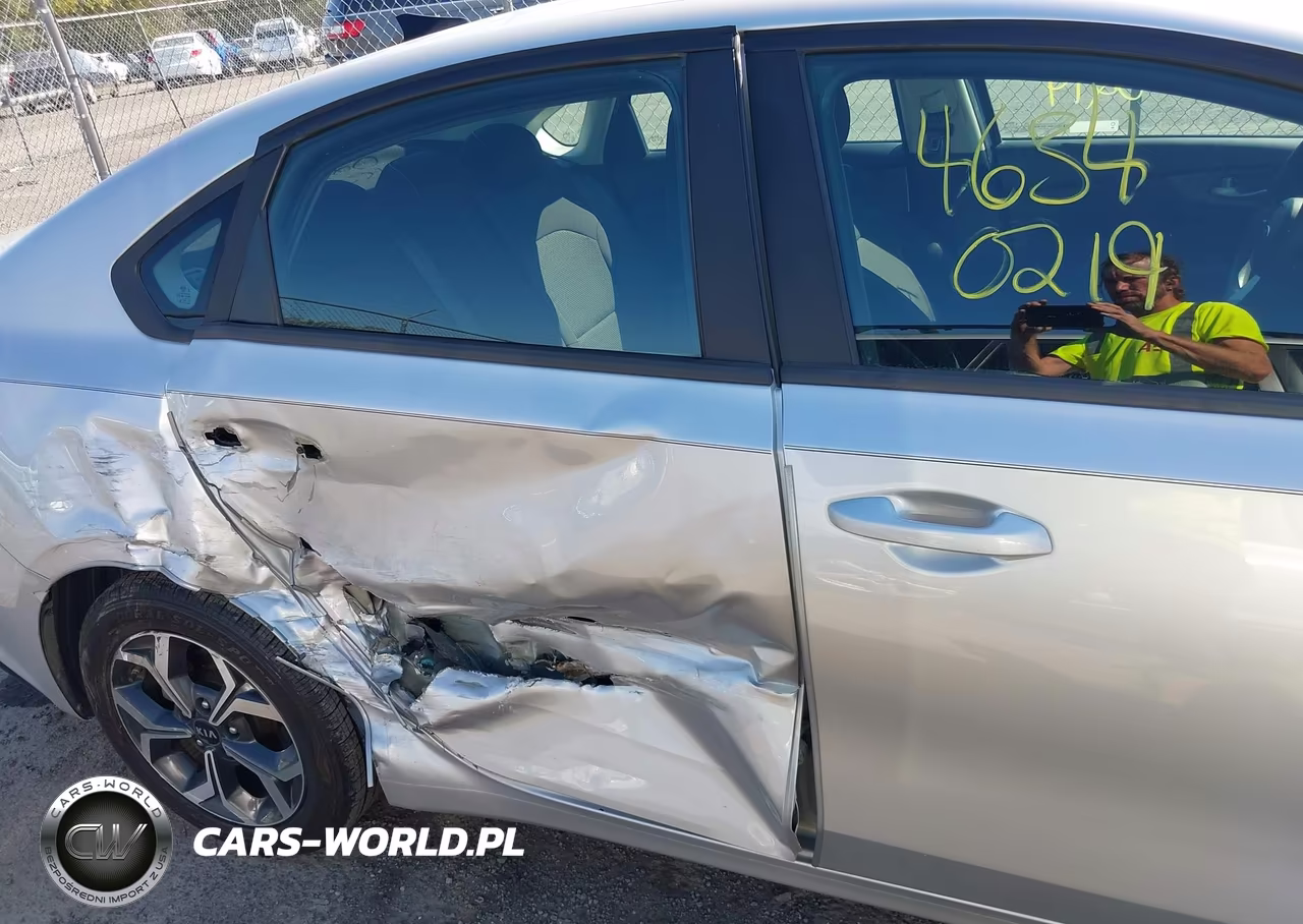 2019 Kia Forte Lxs VIN:3KPF24AD4KE037995 - 6