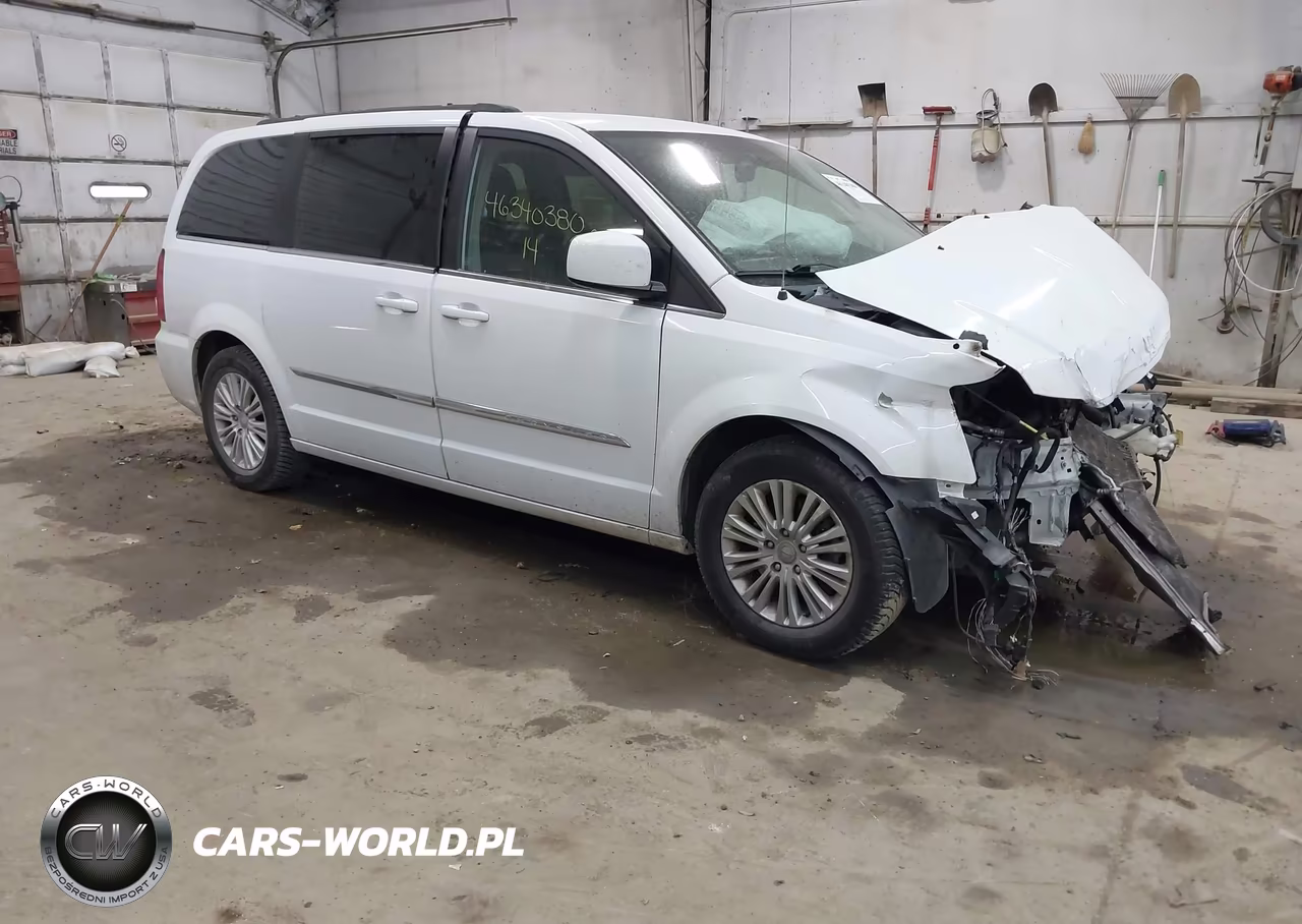 2014 Chrysler Town & Country Touring – zdjęcie 1 z 17