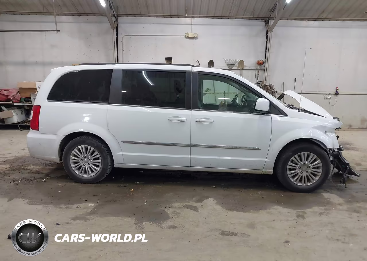 2014 Chrysler Town & Country Touring VIN:2C4RC1BG9ER446529 - 14