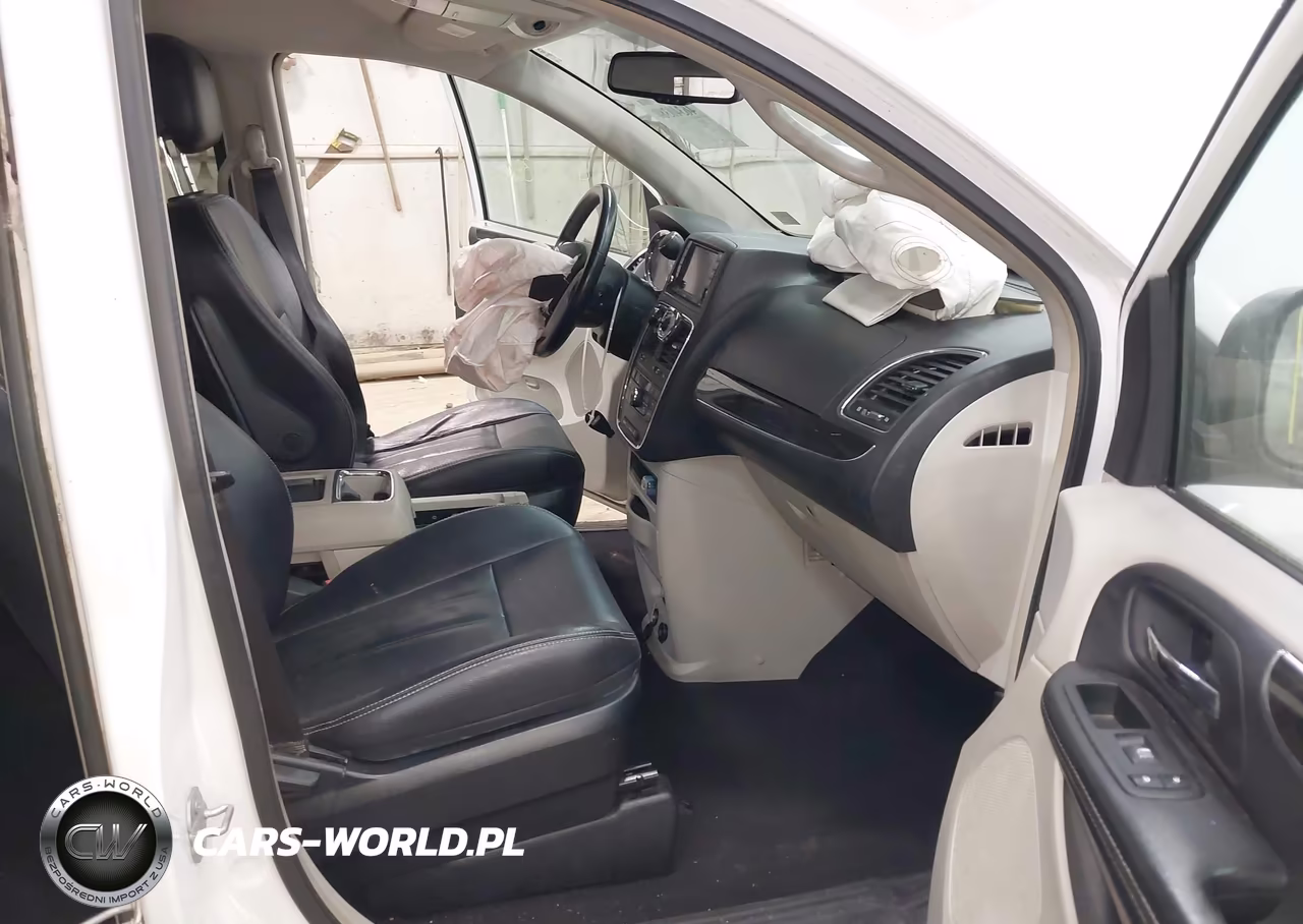 2014 Chrysler Town & Country Touring VIN:2C4RC1BG9ER446529 - 5