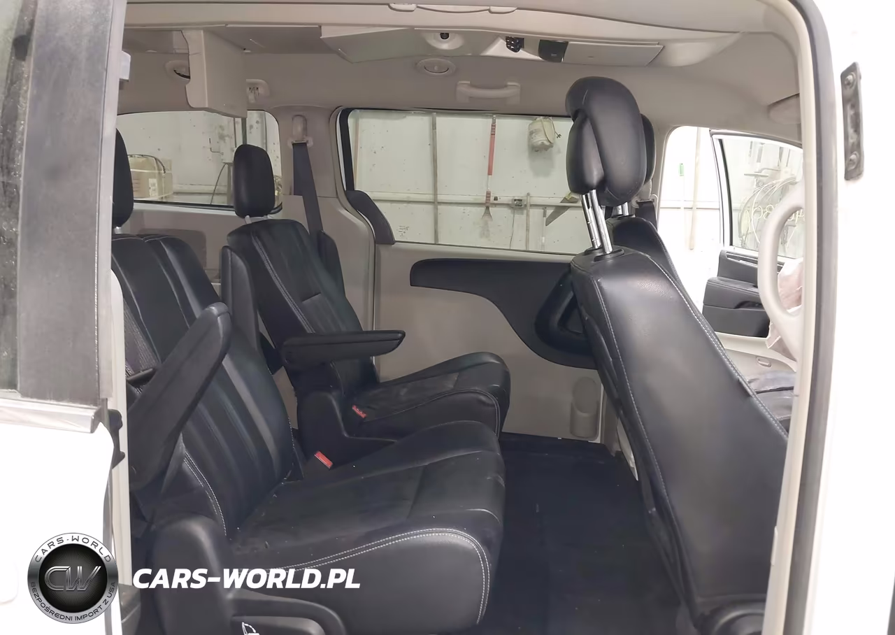 2014 Chrysler Town & Country Touring VIN:2C4RC1BG9ER446529 - 8