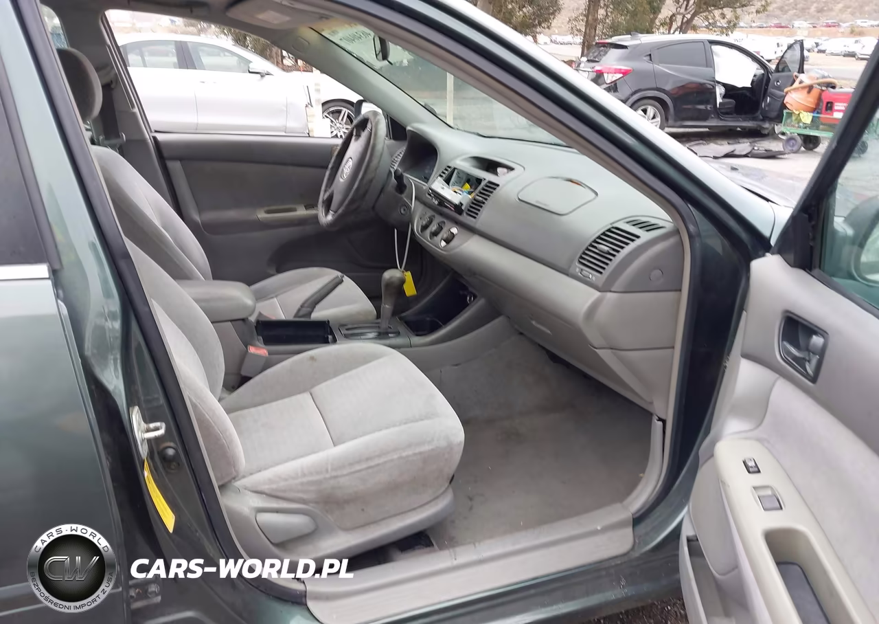2002 Toyota Camry Le VIN:4T1BE30K12U567337 - 5