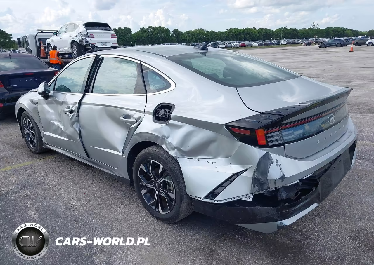 2025 Hyundai Sonata Sel VIN:KMHL64JA6SA435639 - 3