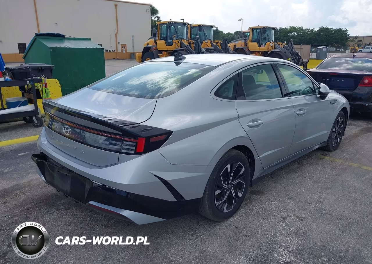 2025 Hyundai Sonata Sel VIN:KMHL64JA6SA435639 - 4