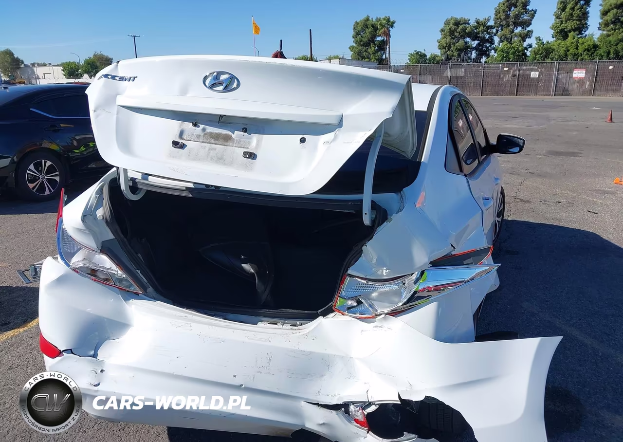 2017 Hyundai Accent Value Edition VIN:KMHCT4AE2HU272409 - 6