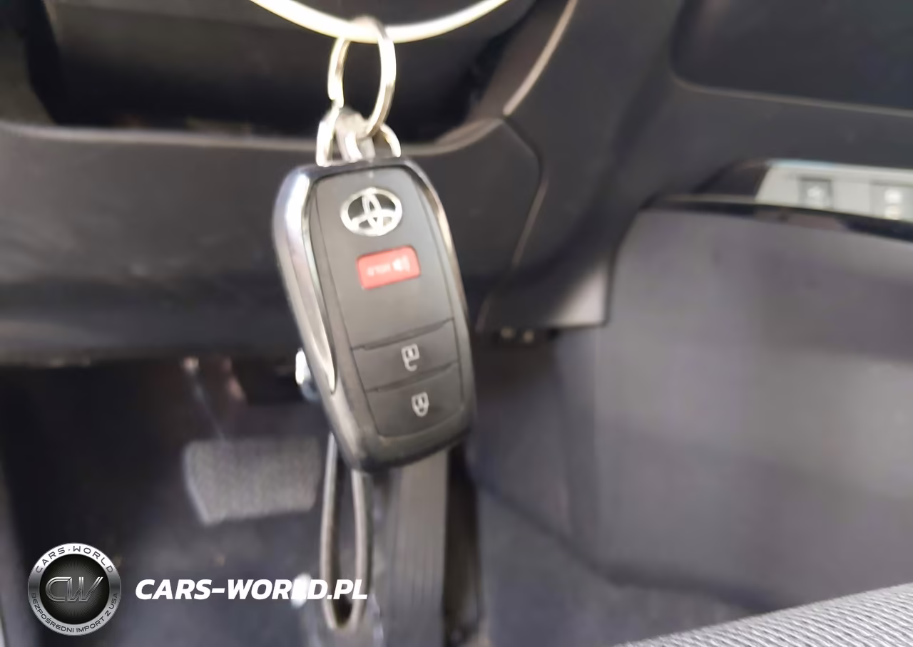 2025 Toyota Prius Le VIN:JTDACAAUXS3062249 - 11