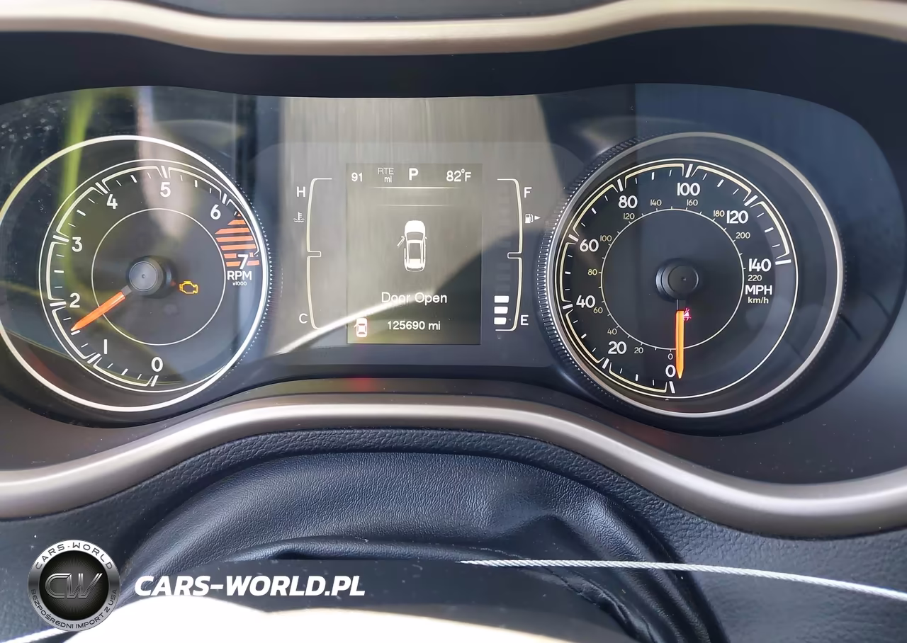 2016 Jeep Cherokee Sport VIN:1C4PJMAB2GW226714 - 7