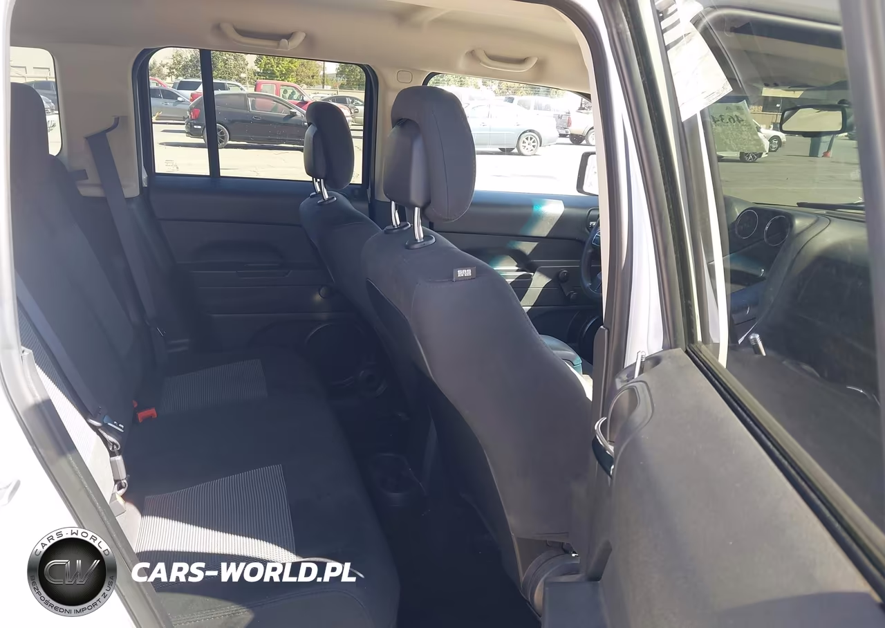 2016 Jeep Patriot Sport VIN:1C4NJPBA0GD616026 - 8