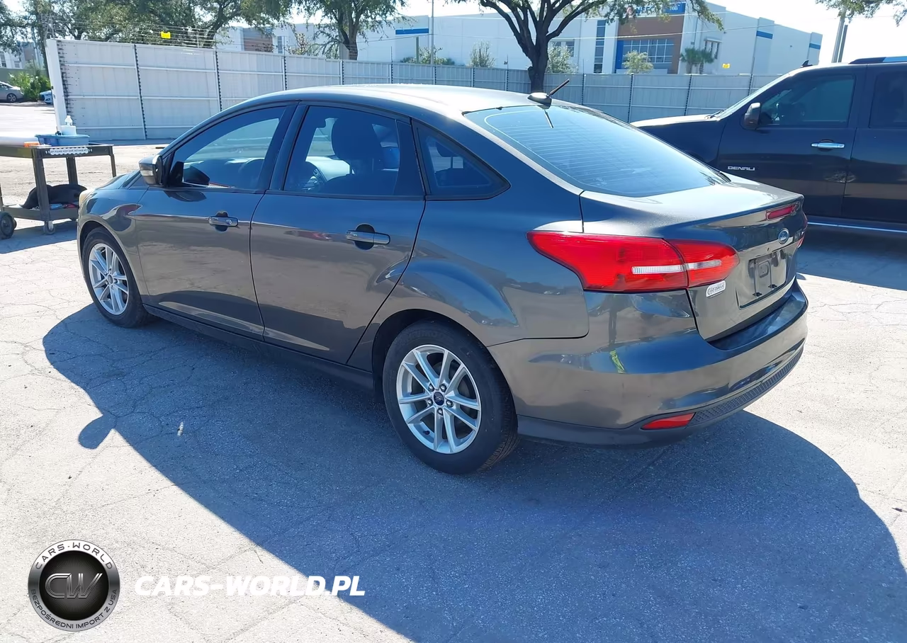 2015 Ford Focus Se VIN:1FADP3F20FL247152 - 3