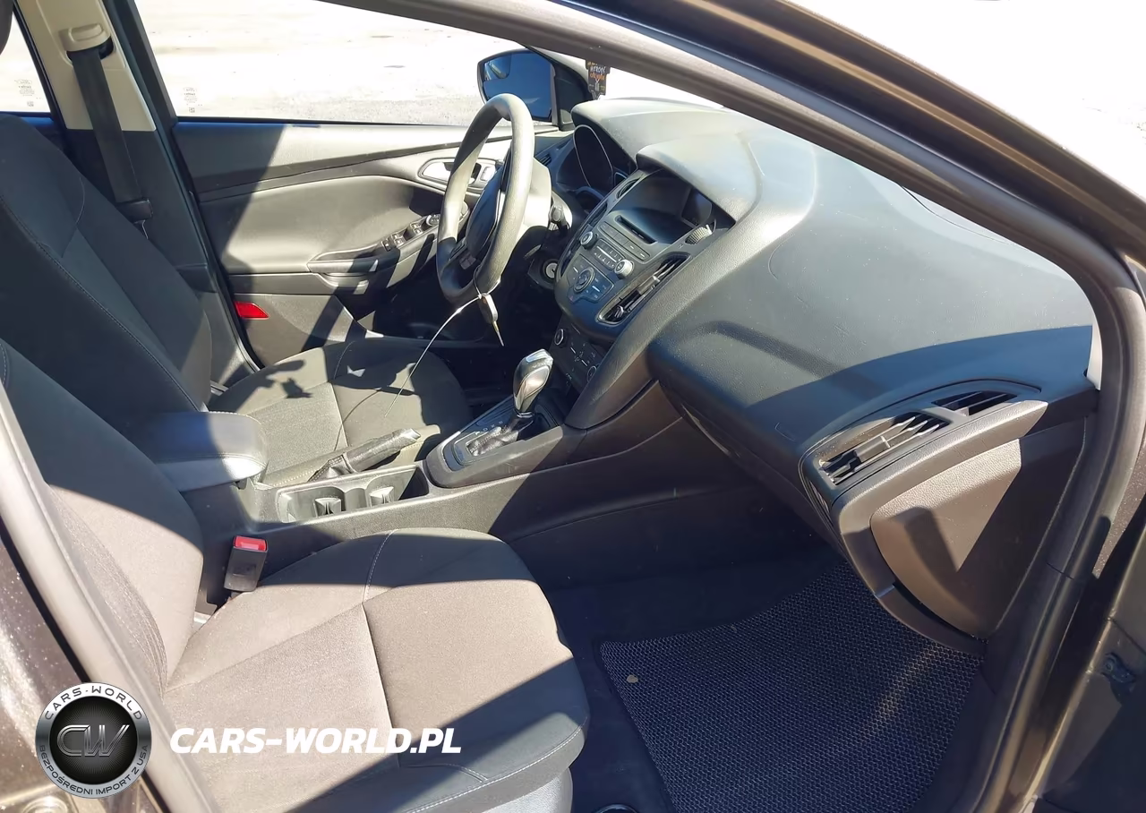 2015 Ford Focus Se VIN:1FADP3F20FL247152 - 5