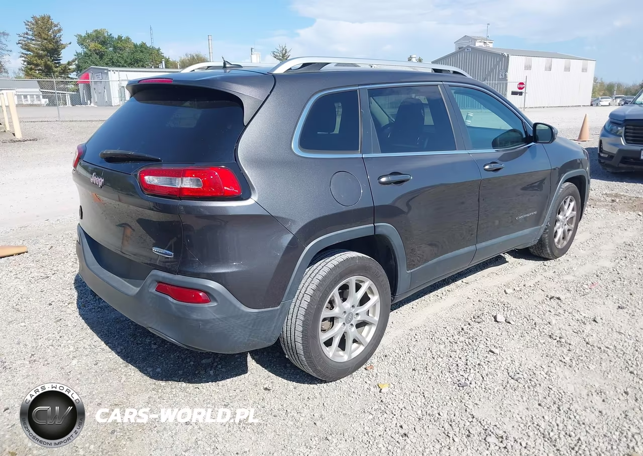 2014 Jeep Cherokee Latitude VIN:1C4PJLCBXEW199816 - 4