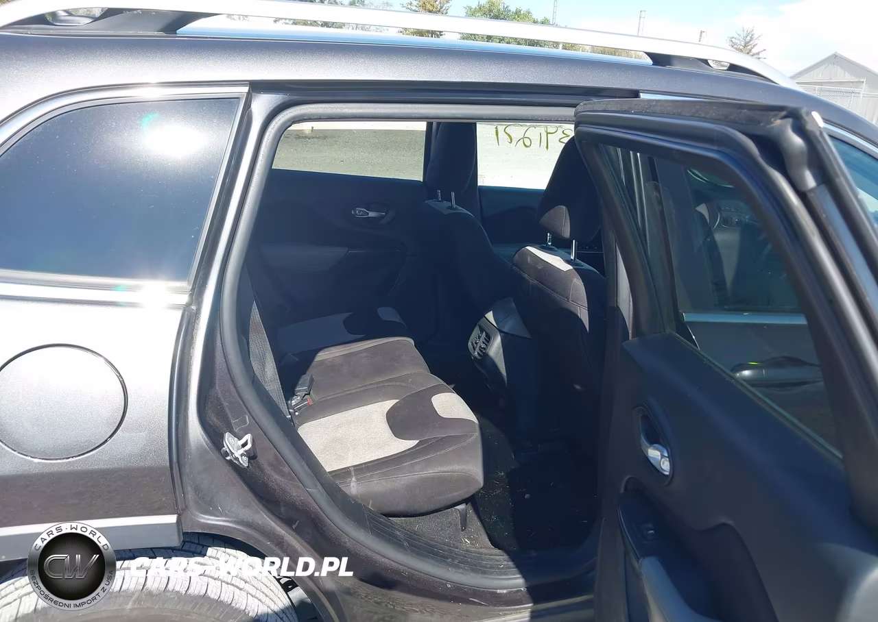 2014 Jeep Cherokee Latitude VIN:1C4PJLCBXEW199816 - 8