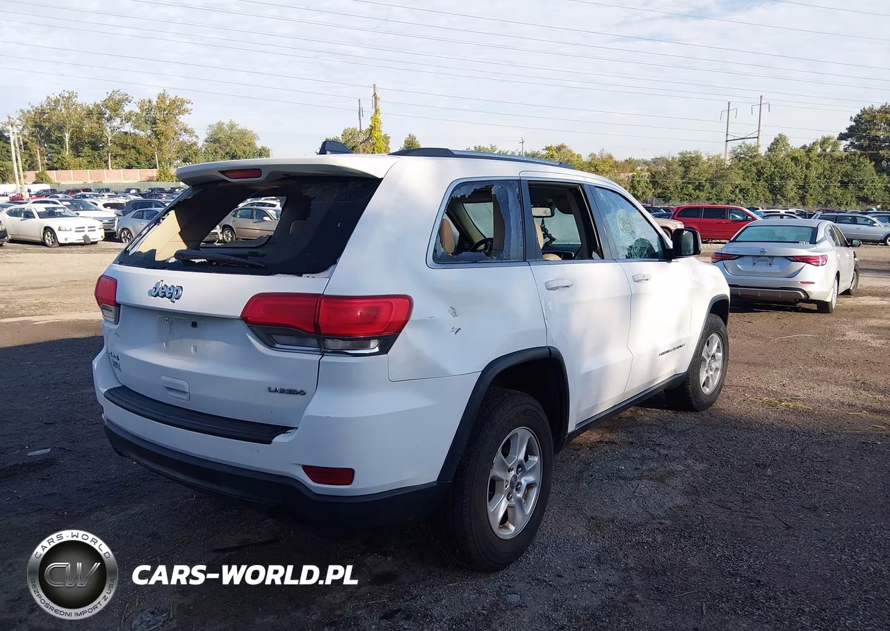 2015 Jeep Grand Cherokee Laredo VIN:1C4RJFAG2FC174095 - 4