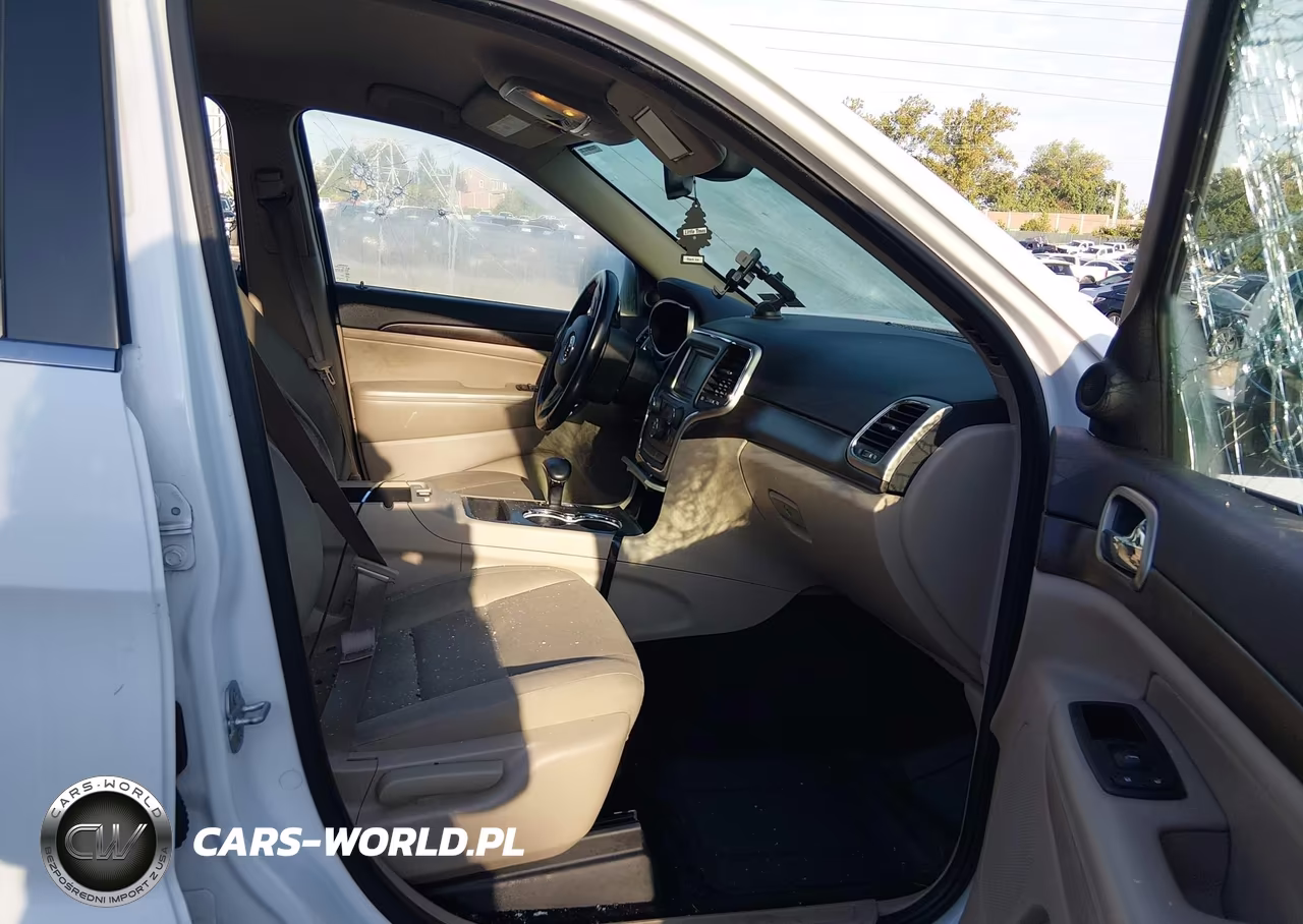 2015 Jeep Grand Cherokee Laredo VIN:1C4RJFAG2FC174095 - 5