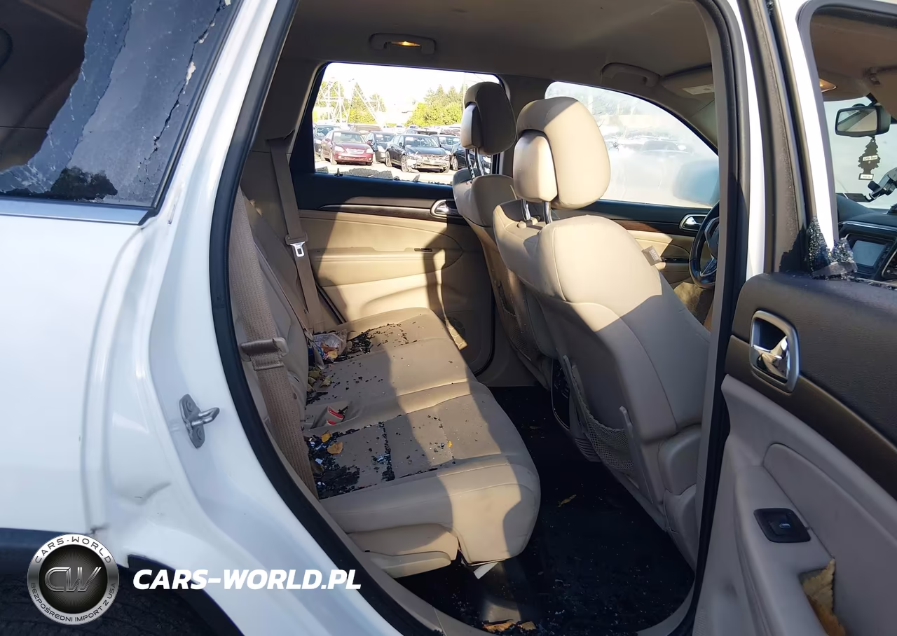 2015 Jeep Grand Cherokee Laredo VIN:1C4RJFAG2FC174095 - 8
