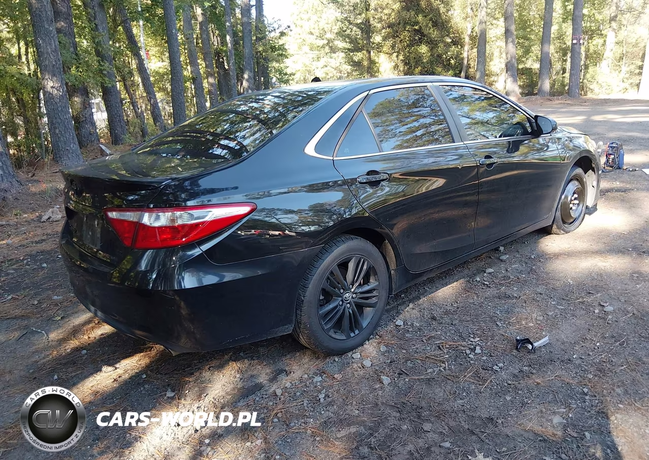 2015 Toyota Camry Se VIN:4T1BF1FK1FU969972 - 4