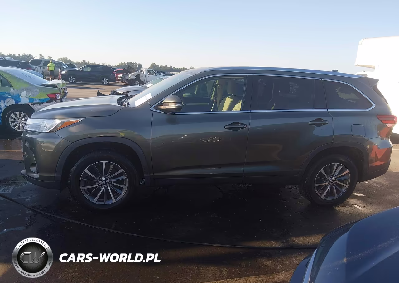 2019 Toyota Highlander Xle VIN:5TDKZRFH0KS327112 - 14